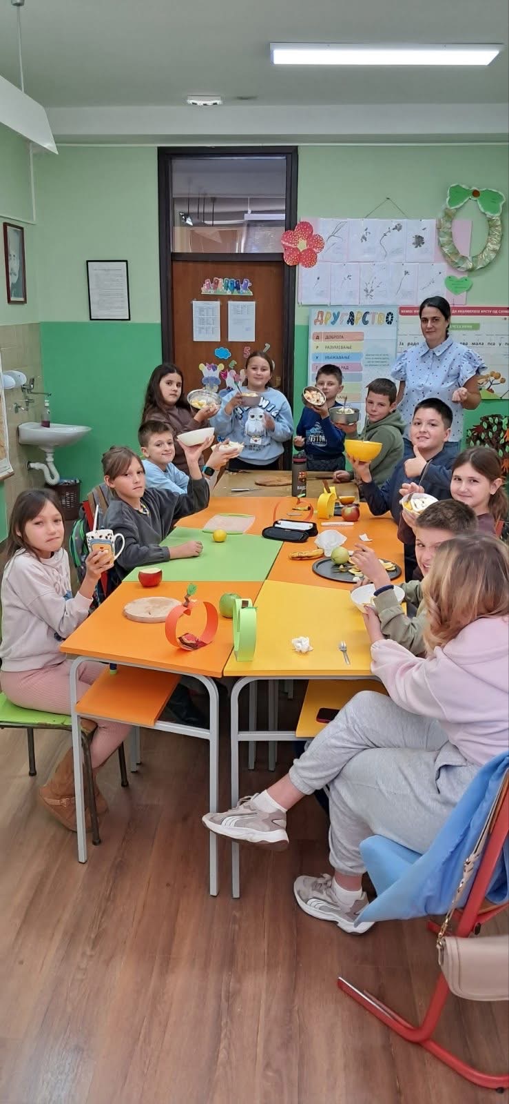 Дан јабуке: Слатко и здраво традиционално дружење у нашој школи